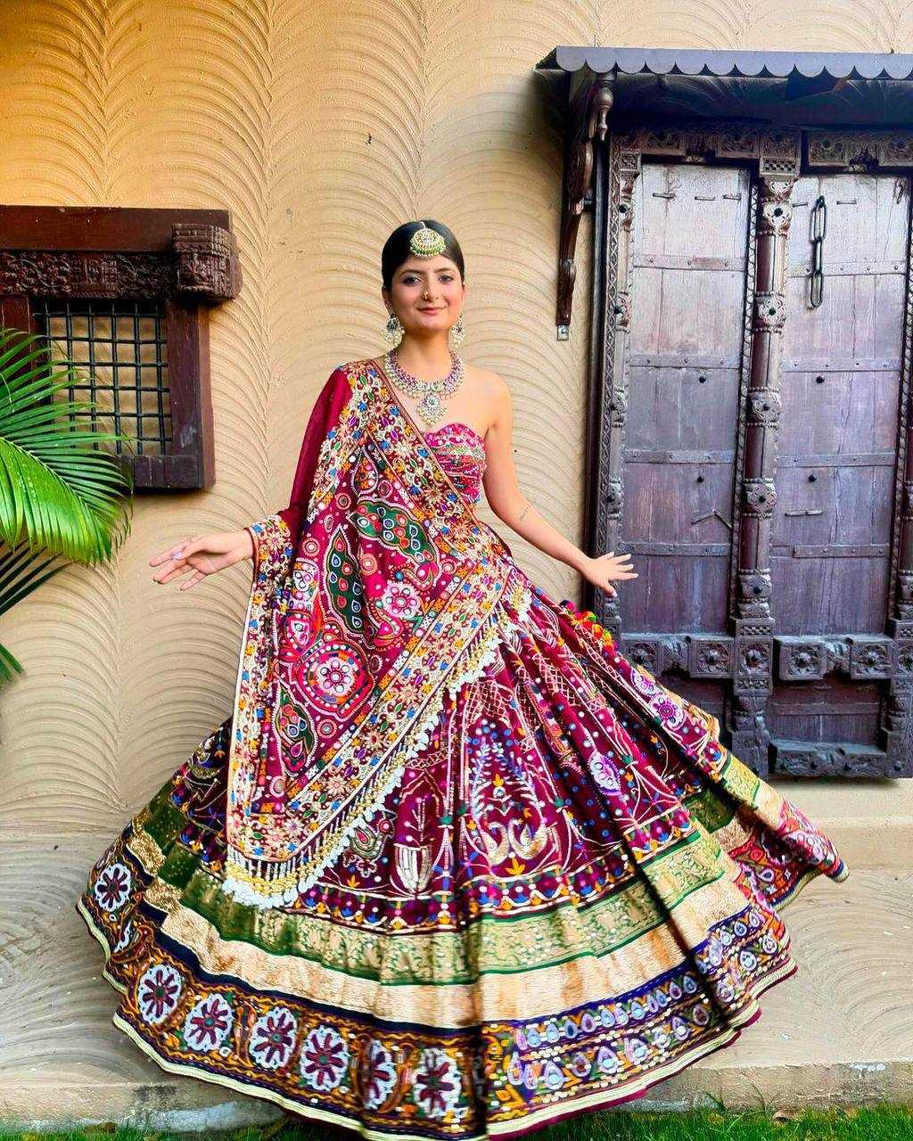 YNF MUSLIN COTTON KESH151 084 LEHENGAS WHOLESALE TRADITIONAL PRINTED NAVRATRI CHANIYA CHOLI MANUFACTURER