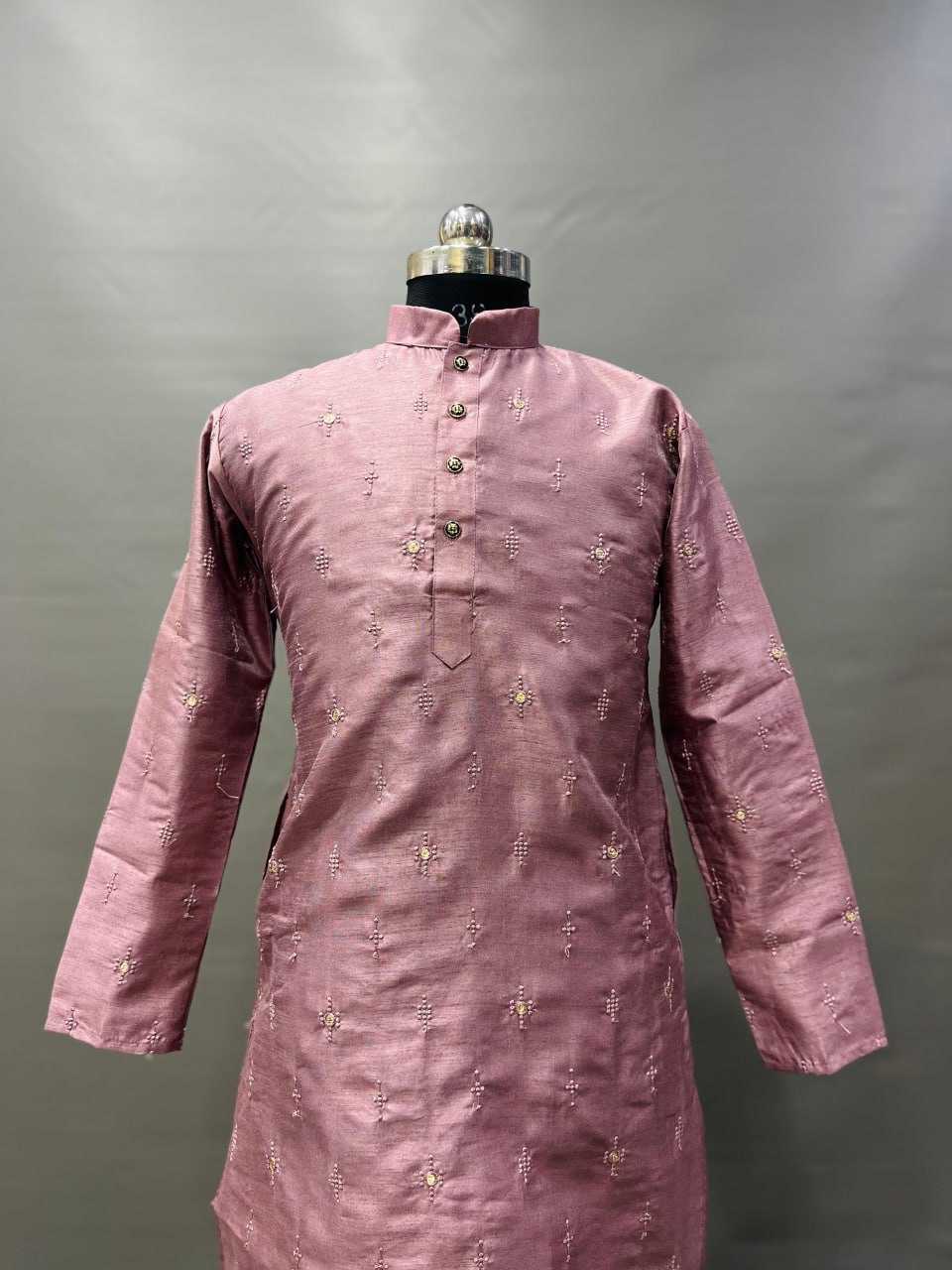  EMBROIDERED KURTA PAJAMA