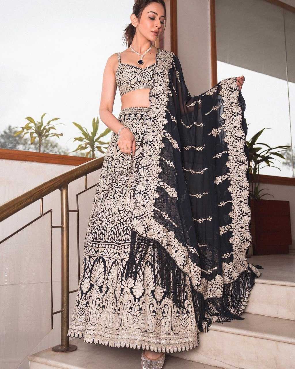 YNF TAPETA SILK RIN141 555 LEHENGAS WHOLESALE FANCY SILK CELEBRITY BOLLYWOOD LEHENGAS CHOLI  MANUFACTURER