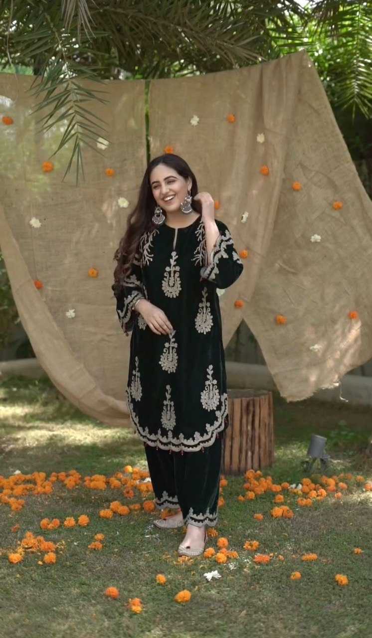 YNF VELVET RIN141 1762 SUITS & DRESSES WHOLESALE KASHMIRI VELVET EMBROIDERY LADIES SILK SUITS MANUFACTURER