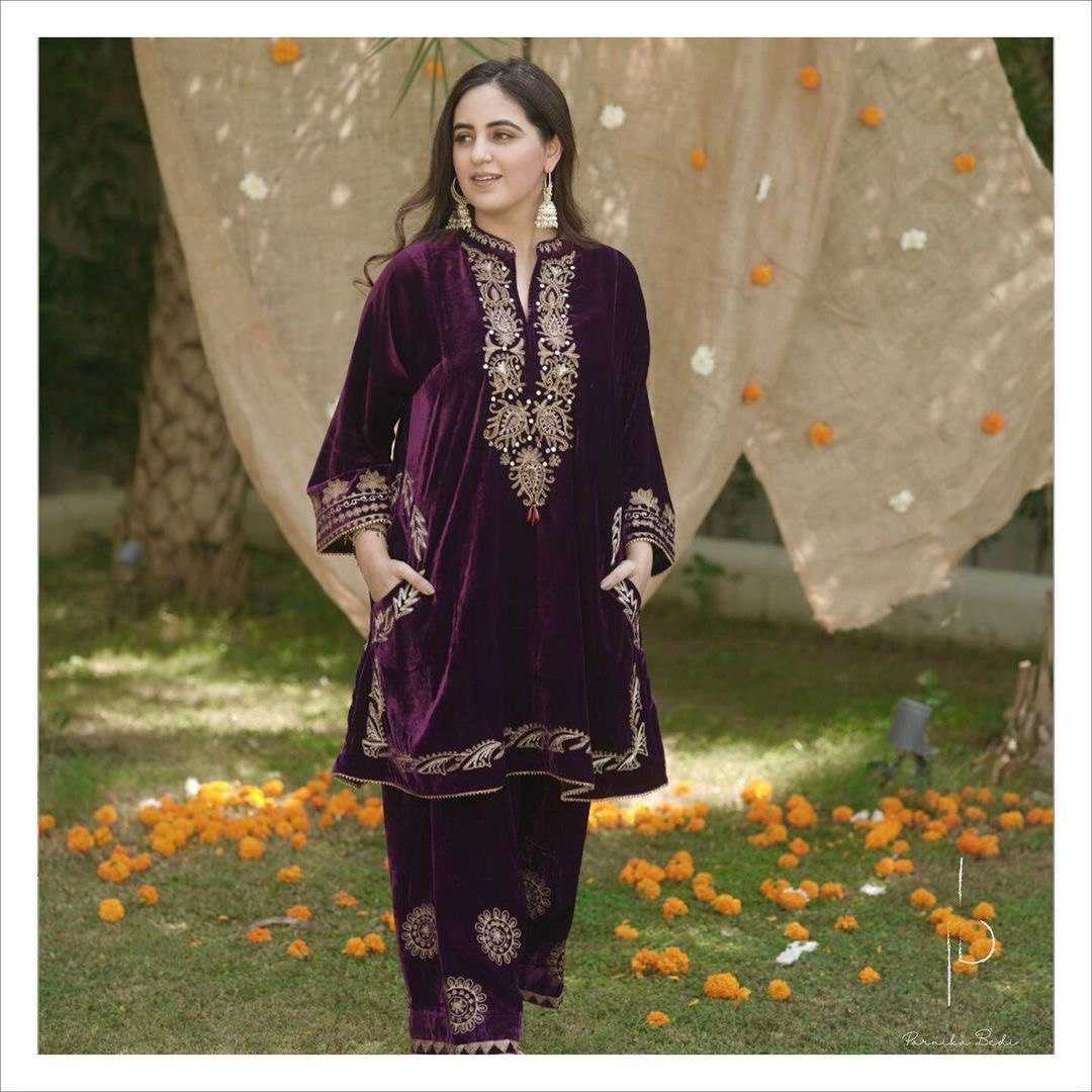 YNF VELVET RIN141 1775 SUITS & DRESSES WHOLESALE KASHMIRI VELVET EMBROIDERY LADIES SILK ZARI WORK SUITS MANUFACTURER