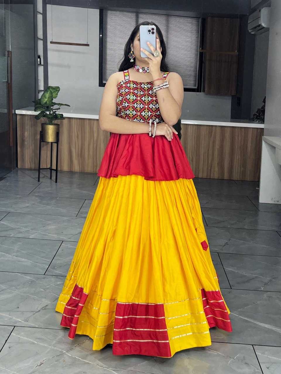 YNF REYON COTTON RIN119 8020 LEHENGAS WHOLESALE TRADITIONAL NAVRATRI CHANIYA CHOLI LEHENGAS MANUFACTURER