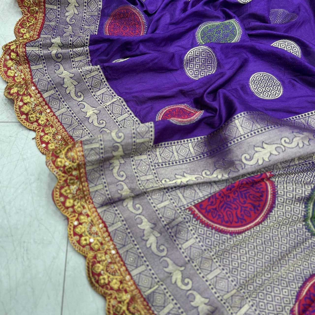 YNF SOFT DOLA KESH162 VRT09 SILK SAREES WHOLESALE DOLA SILK PURE ZARI SILK EMBROIDERED SILK PURE SILK WITH GOLD BORDERS PURPLE SILK SAREES MANUFACTURER