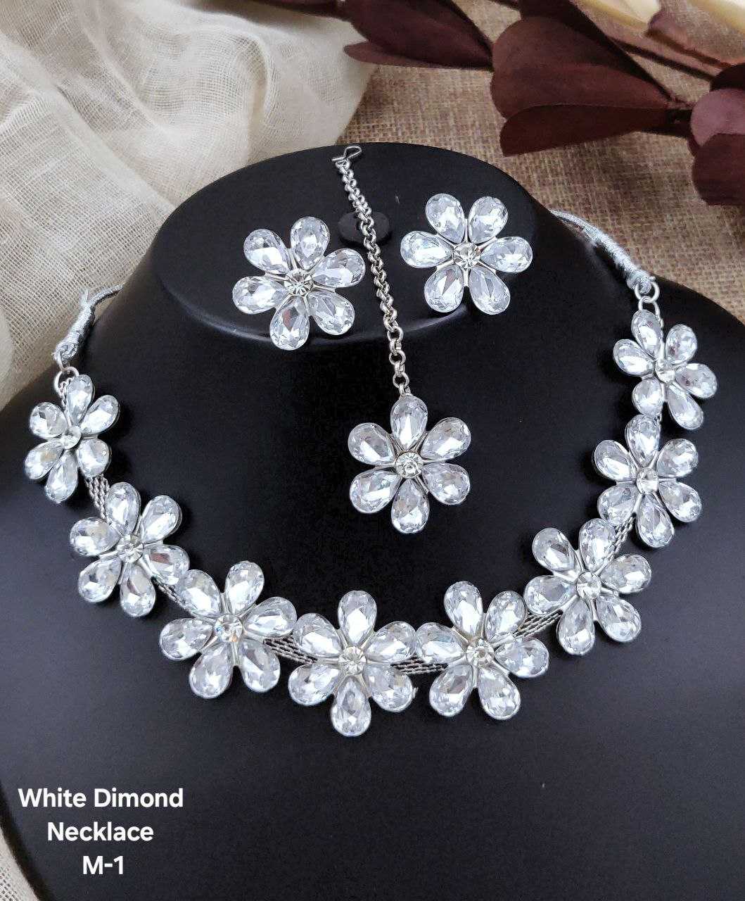 ARTIFICIAL DIAMOND NECKLACE