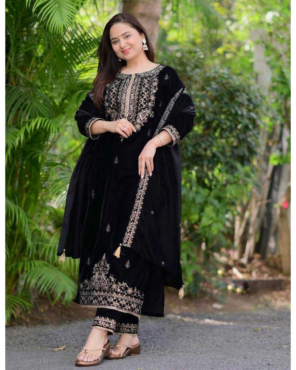 YNF VELVET KESH123 5213 SUITS & DRESSES WHOLESALE EMBROIDEREY PARTY WEAR BLACK SALWAR VELVET SUITS MANUFACTURE