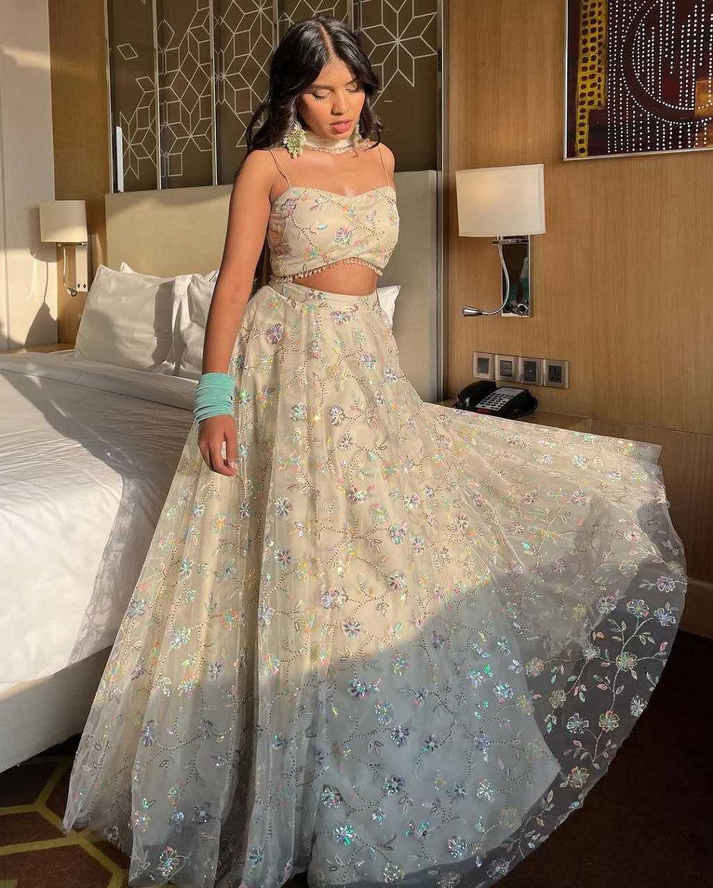 WHITE LEHENGA