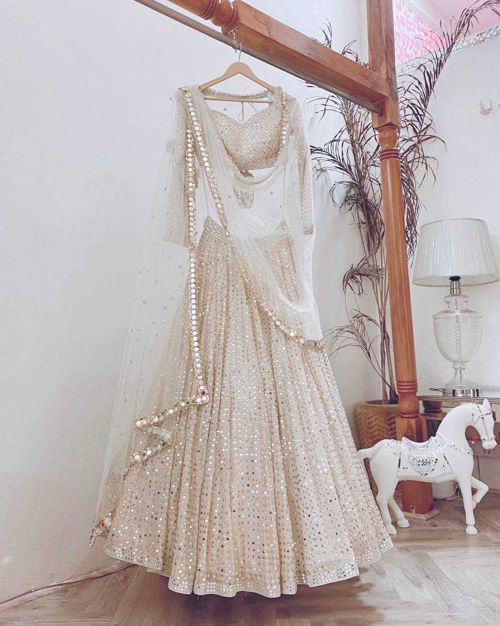 WHITE LEHENGA