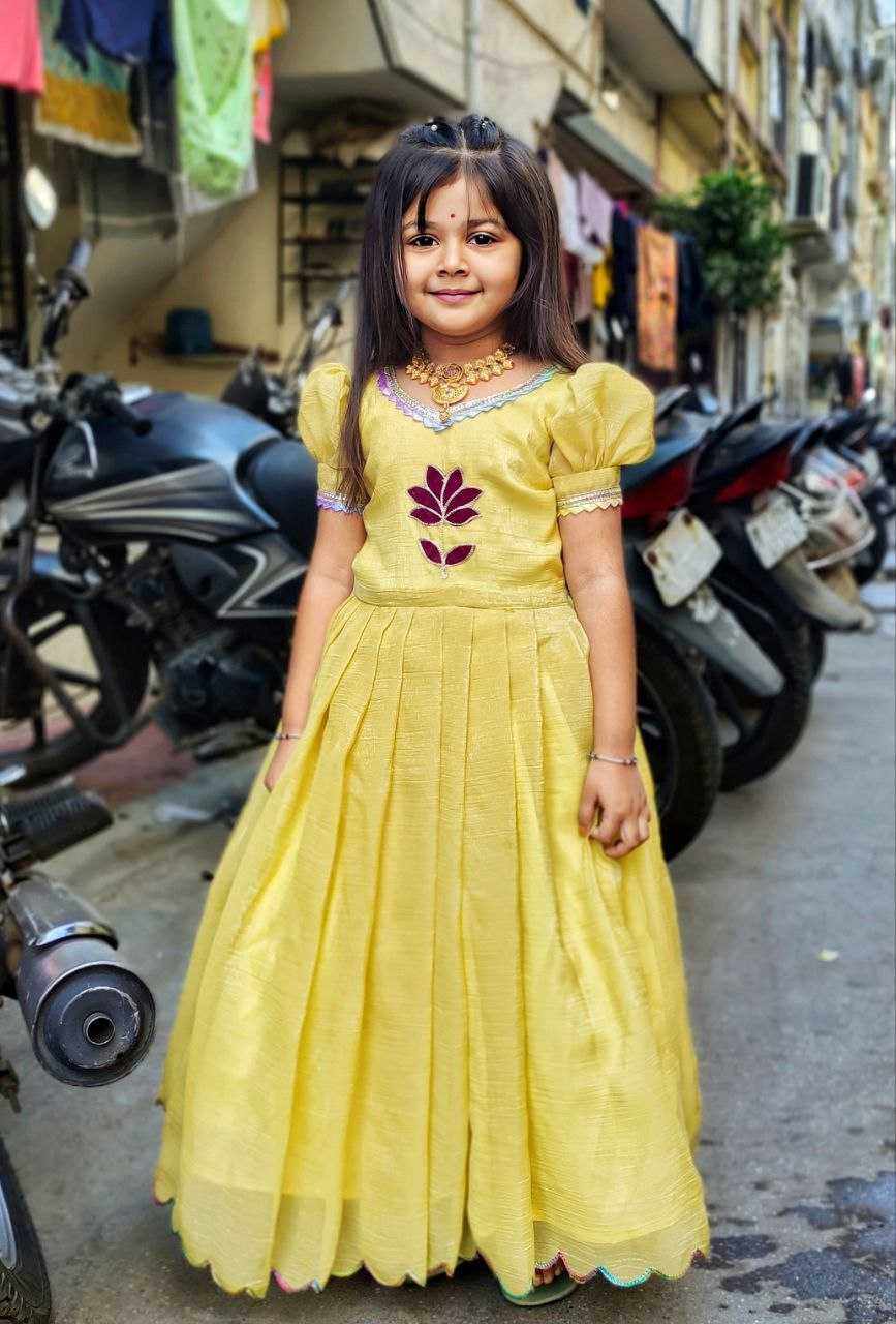 KIDS GOWN