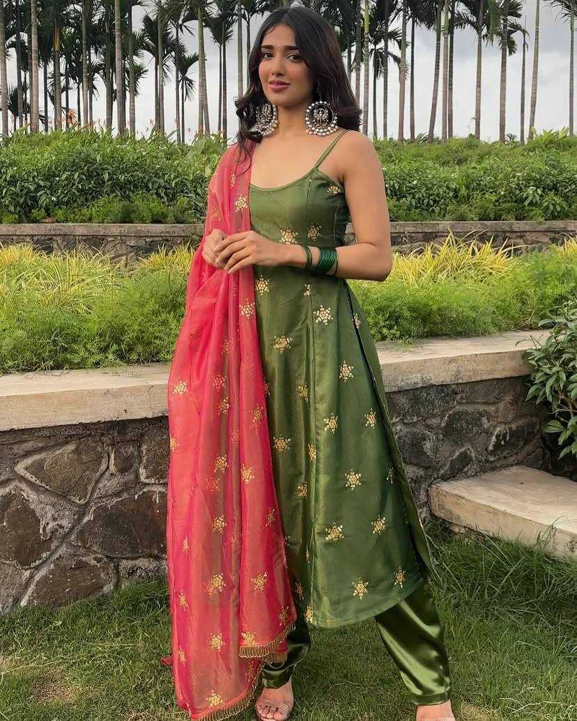 MEHENDI OUTFITS