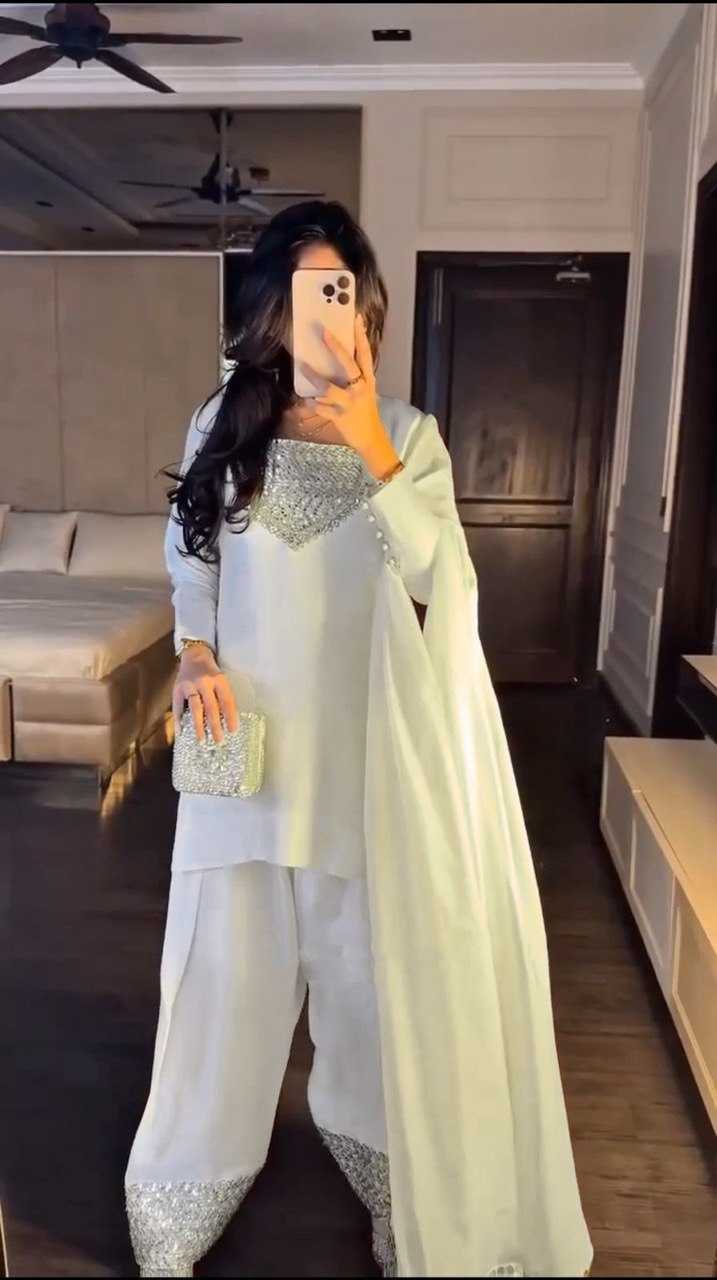 KASHMIRI SUITS