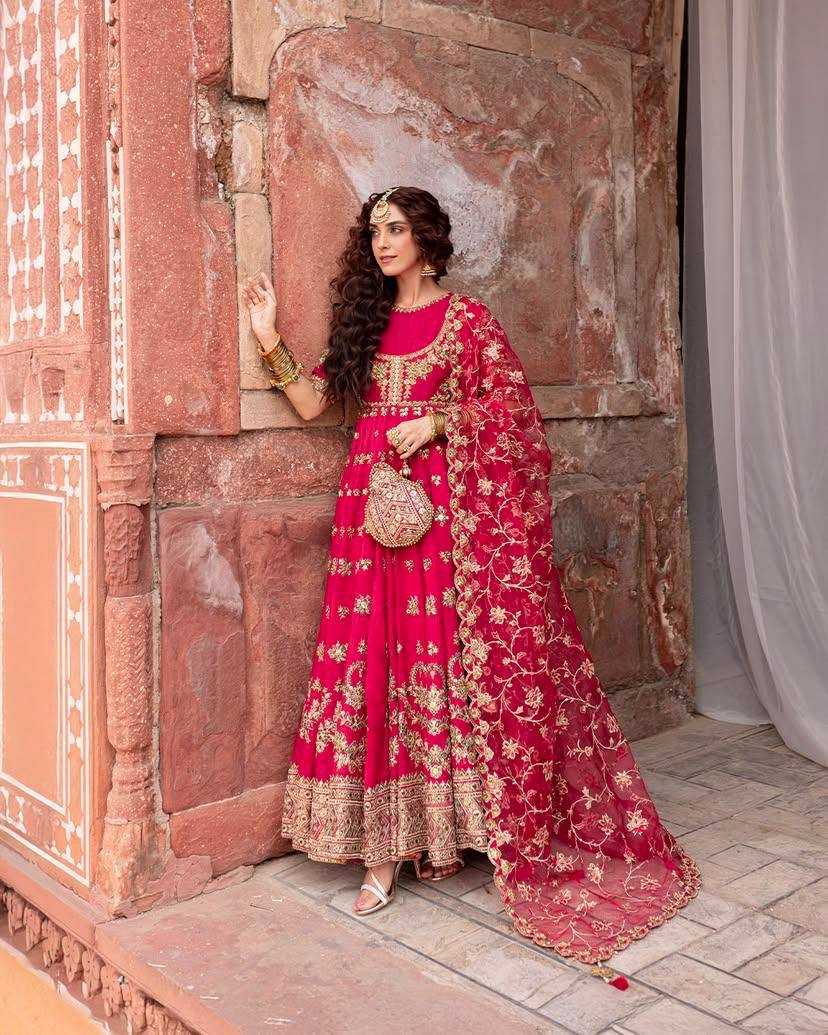 WEDDING GOWN