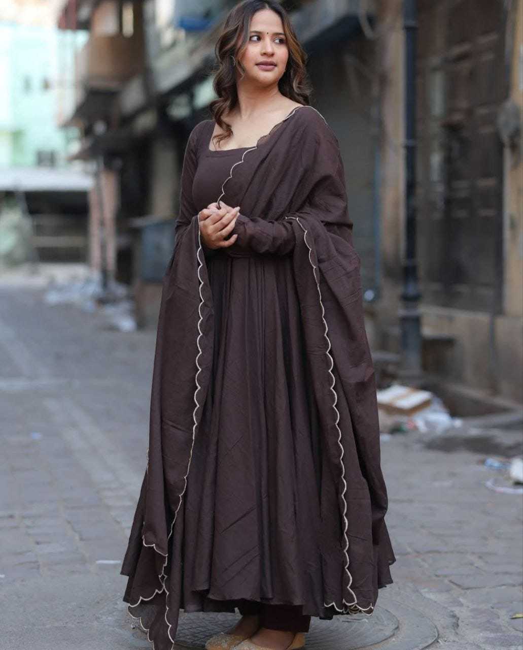 BLACK GOWN
