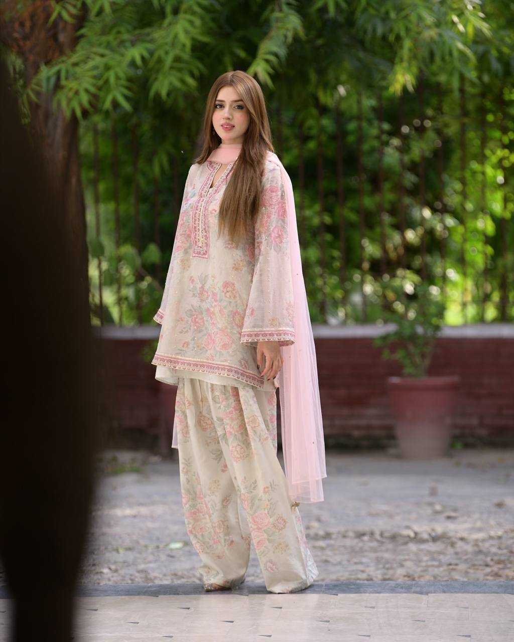 DESIGNER KURTIS