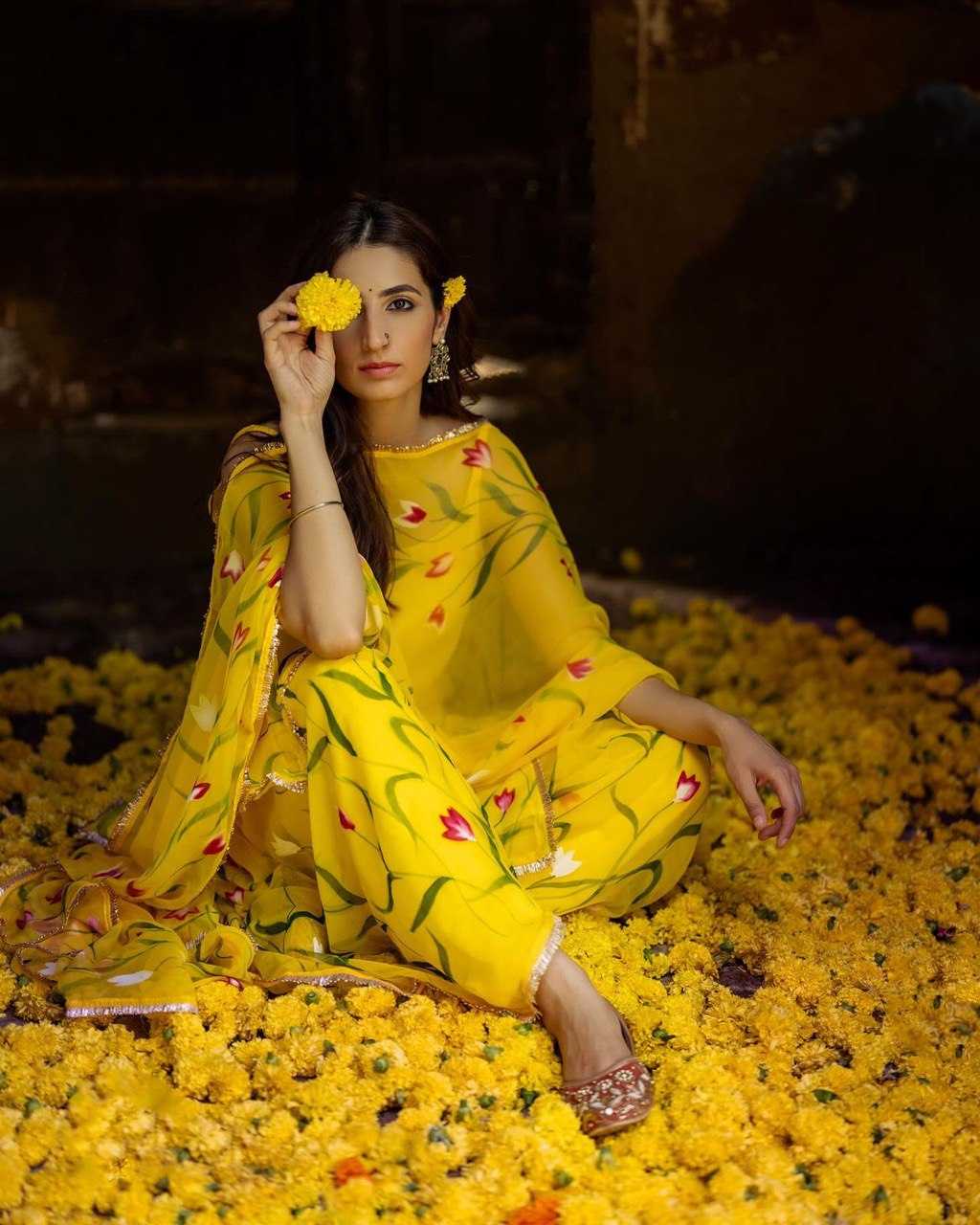 PAKISTANI SUITS