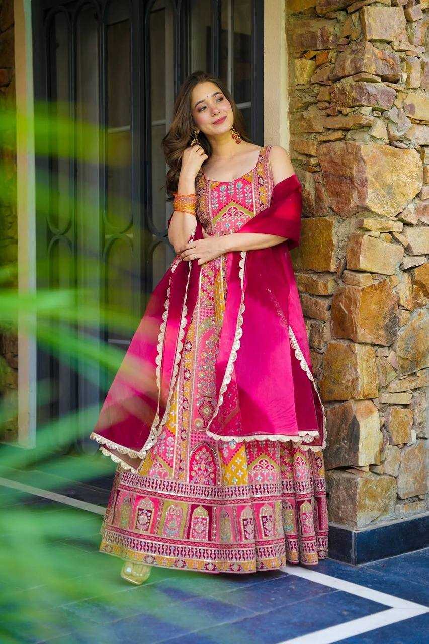 PRINTED GOWNS