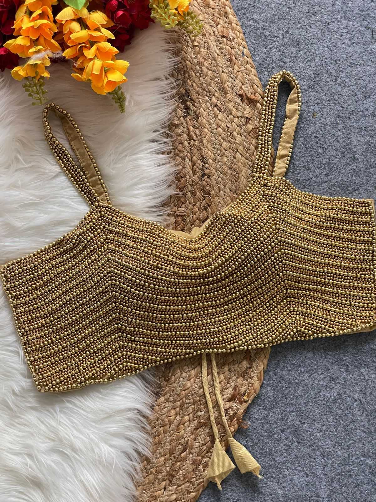 SLEEVELESS BLOUSE