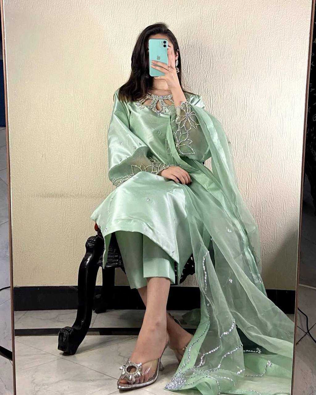 PAKISTANI SUITS