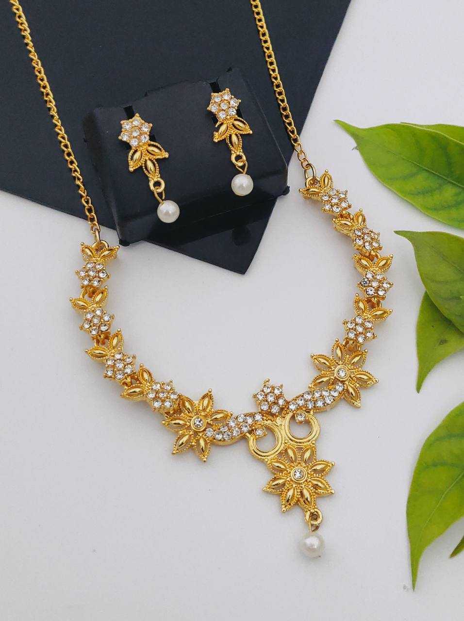 ANTIQUE NECKLACES SET