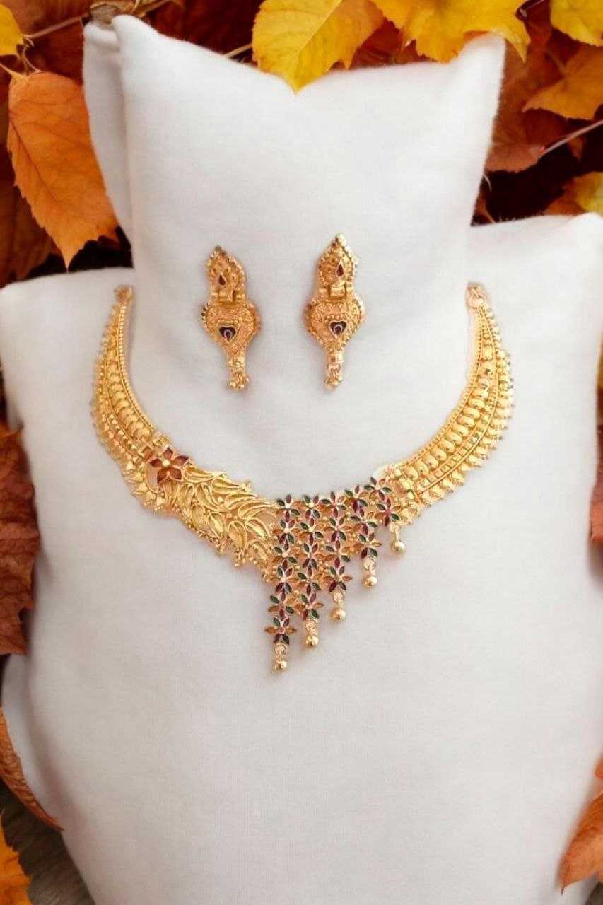 NECKLACES SET