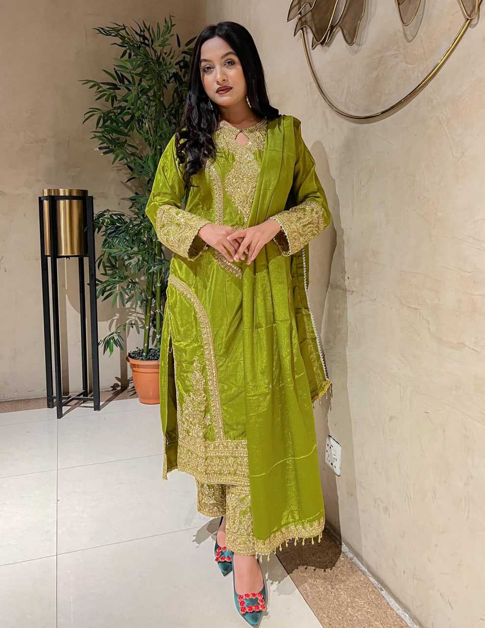 PAKISTANI SUITS