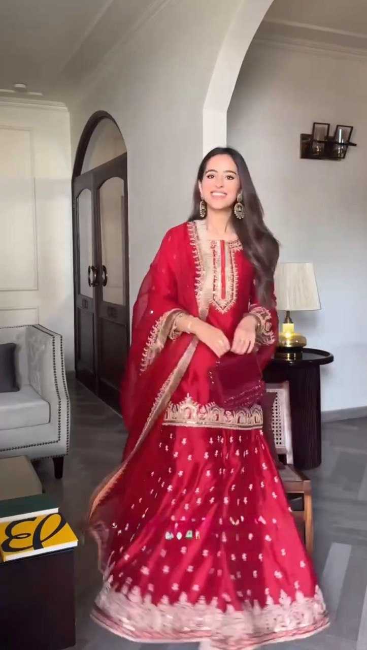  SEQUINS LEHENGA