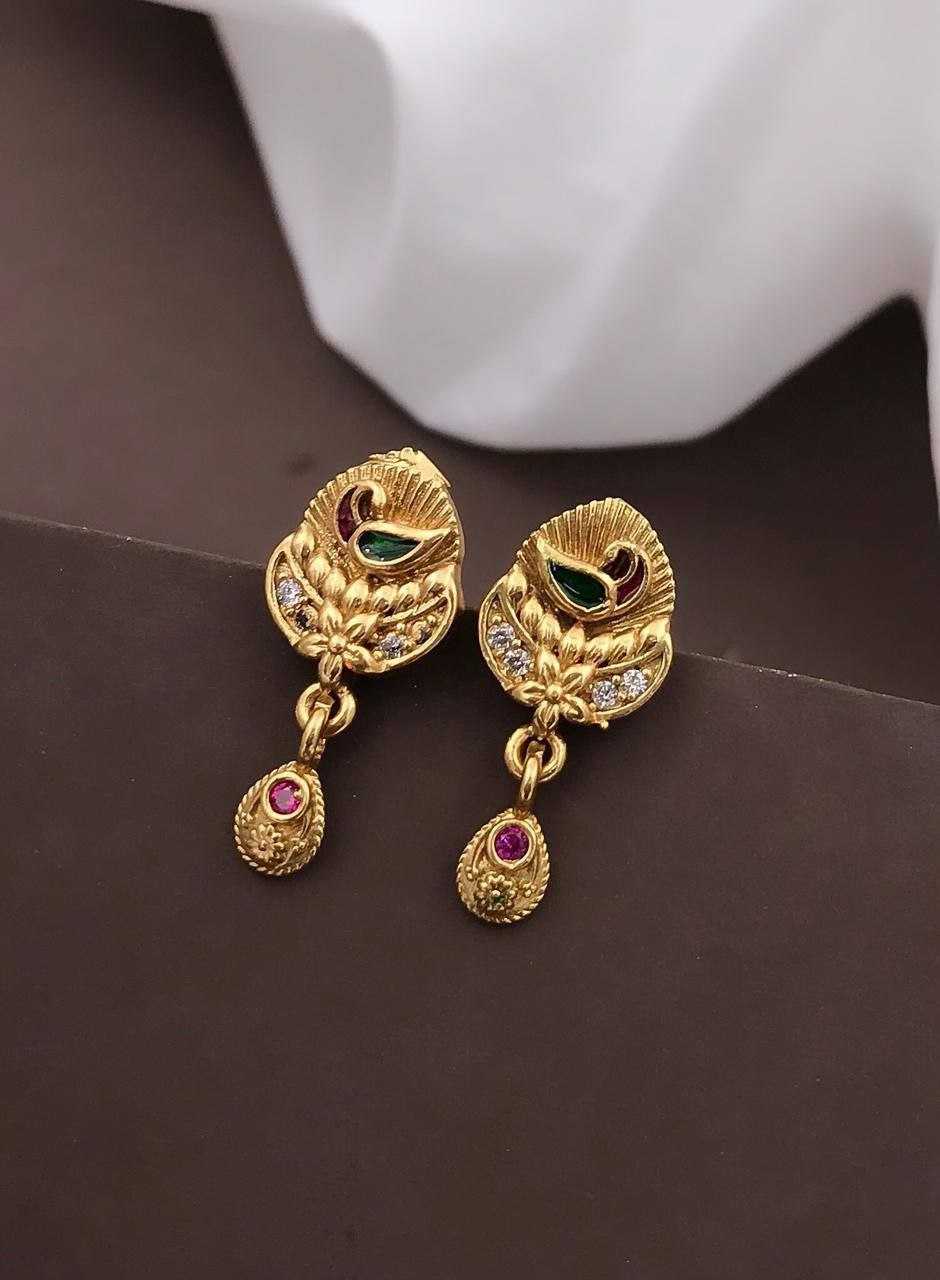 STUD EARRINGS