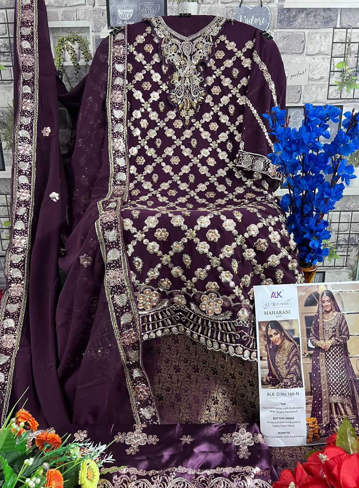 PAKISTANI SUITS