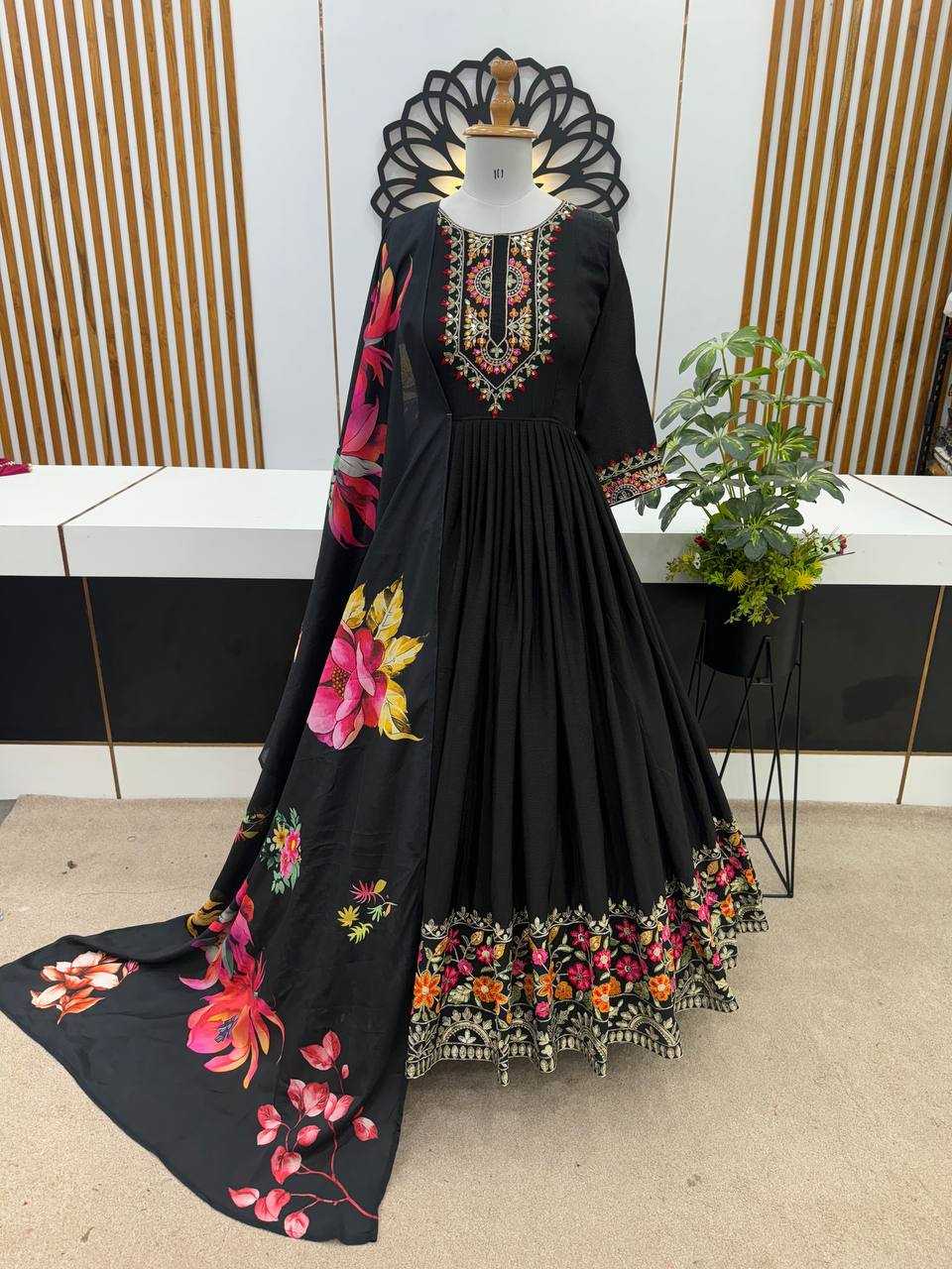 BLACK GOWN