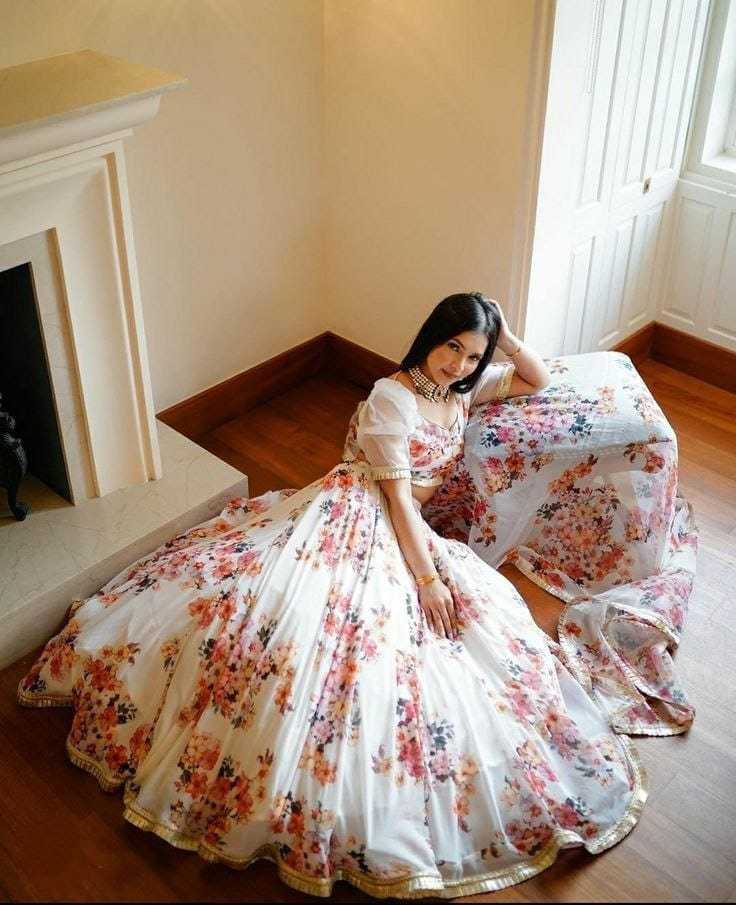 WHITE LEHENGA