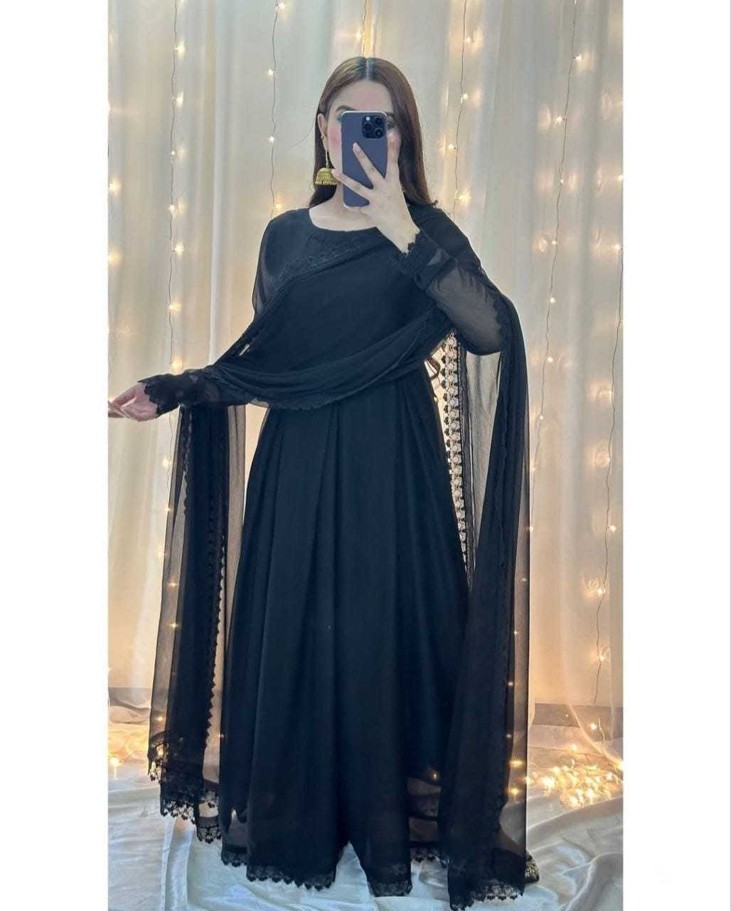 BLACK GOWN