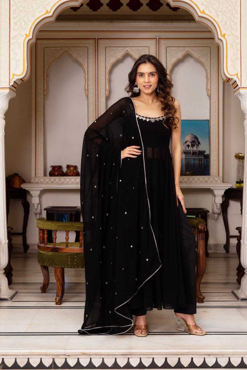 BLACK GOWN