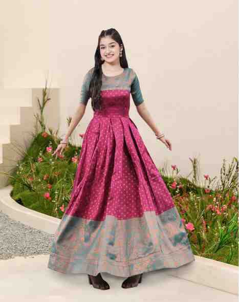 PRINTED GOWNS