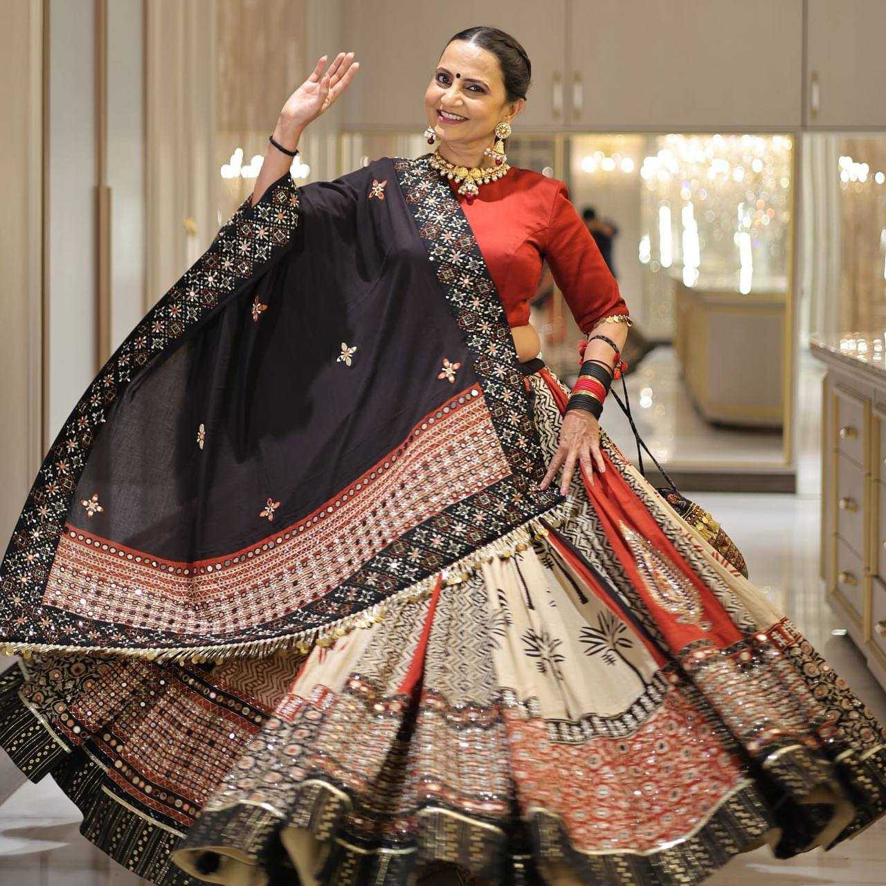 TRADITIONAL LEHENGA