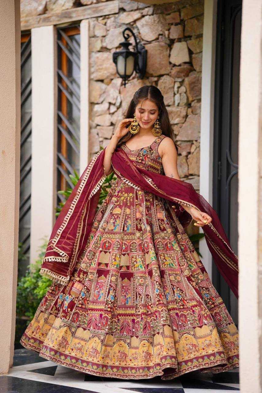 PRINTED GOWNS