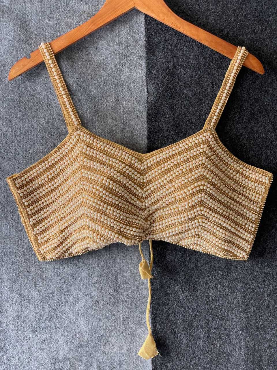 SLEEVELESS BLOUSE