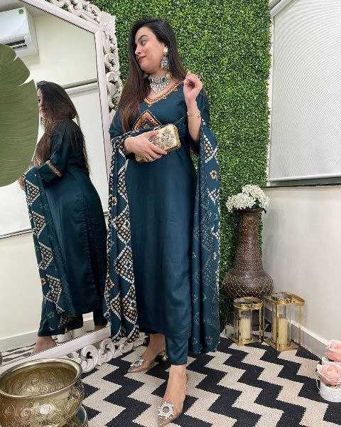 EMBROIDERY SUITS