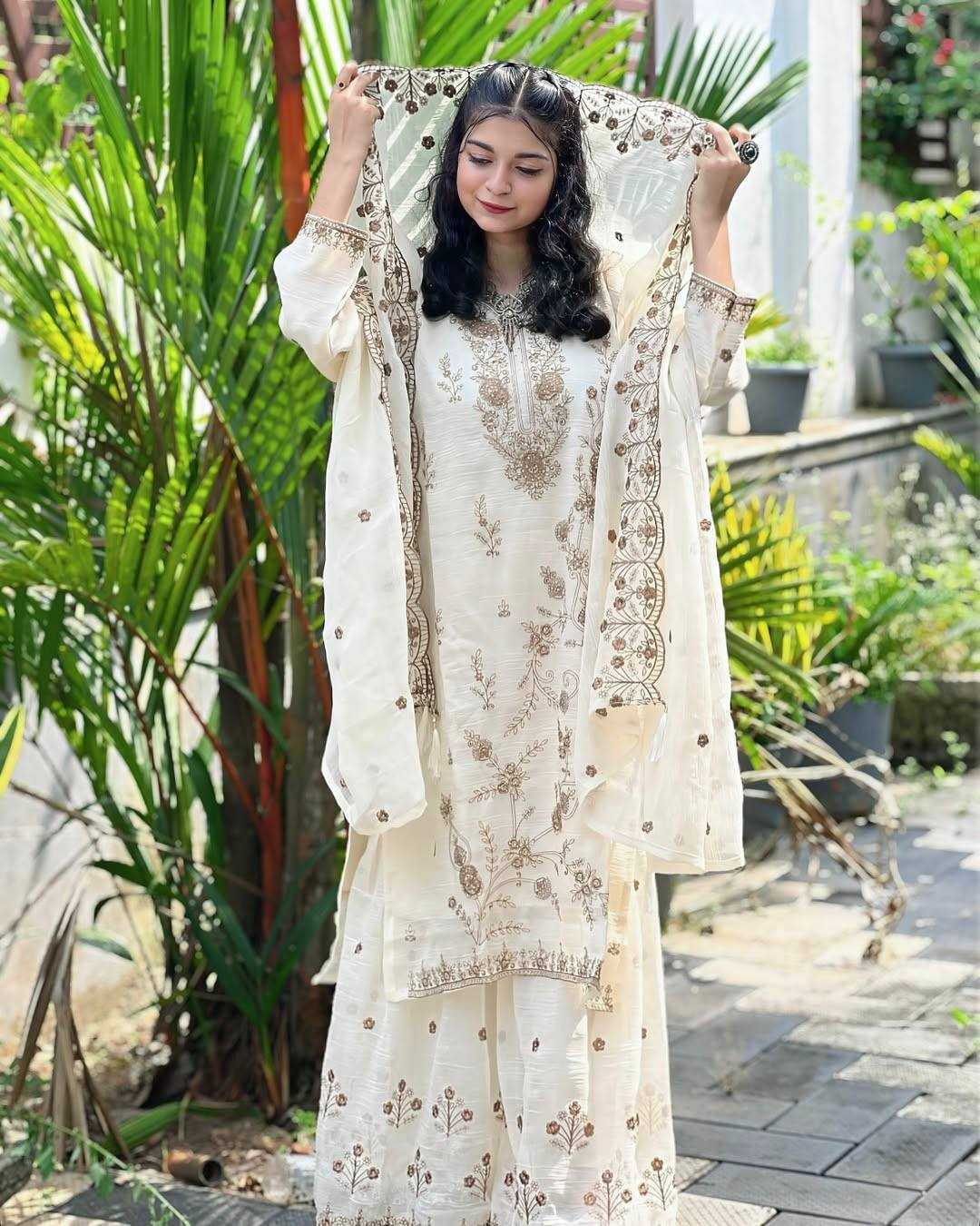 WHITE SALWAR SUIT