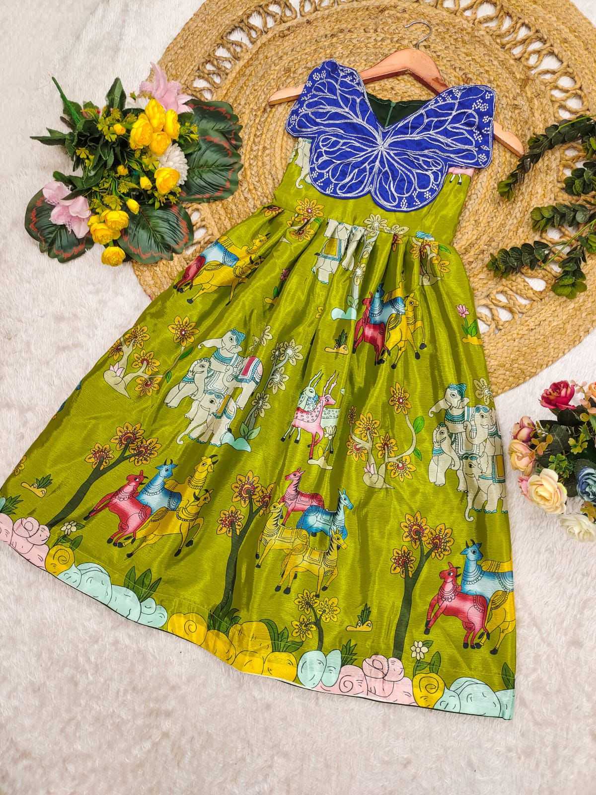 KIDS GOWN