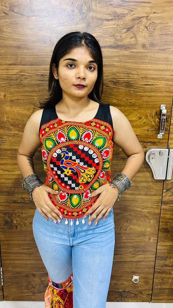 SEQUENCE EMBROIDERY BLOUSE