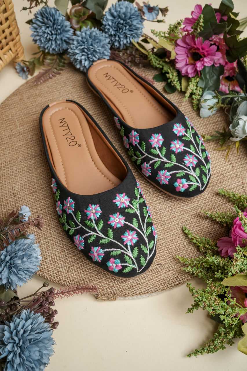 ETHNIC LEATHER FLATS