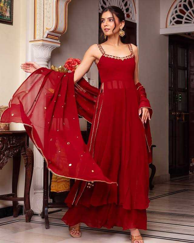 SLEEVELESS GOWNS