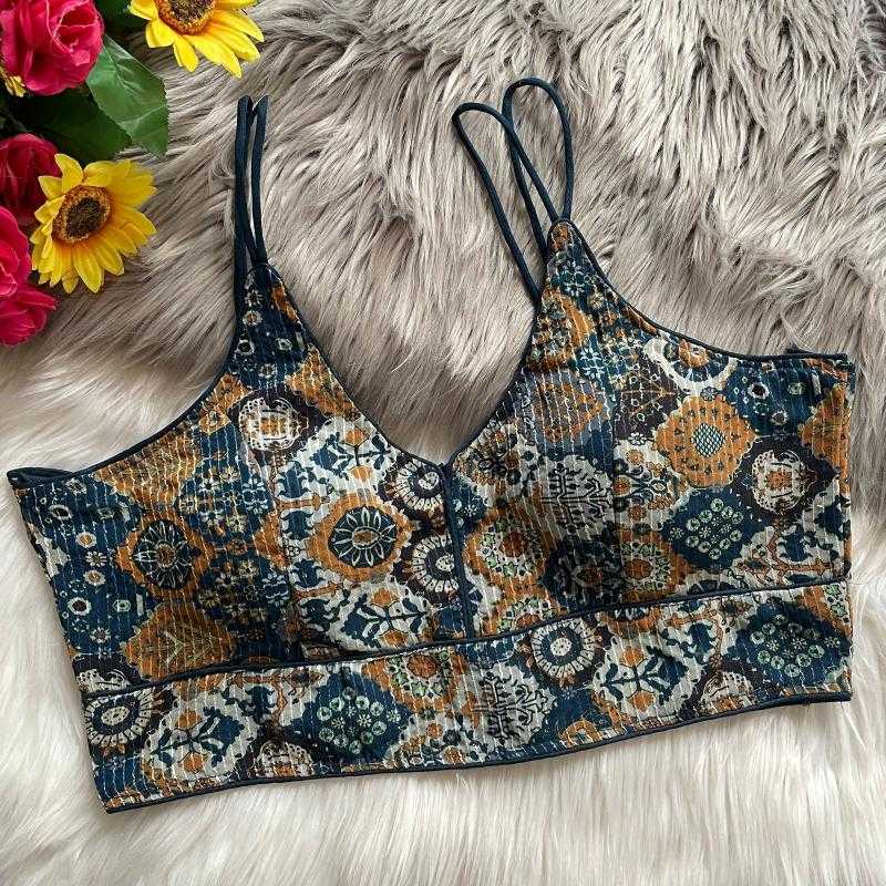 SEQUENCE EMBROIDERY BLOUSE