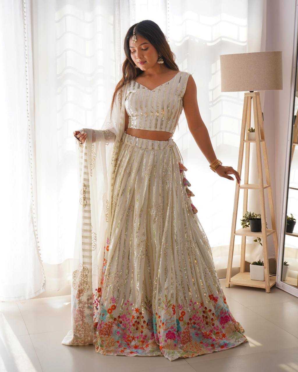 WHITE LEHENGA
