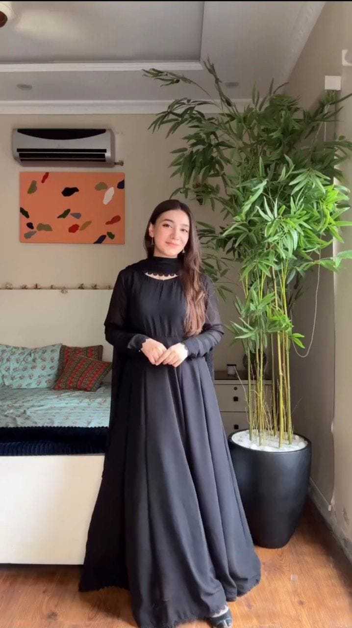 BLACK GOWN