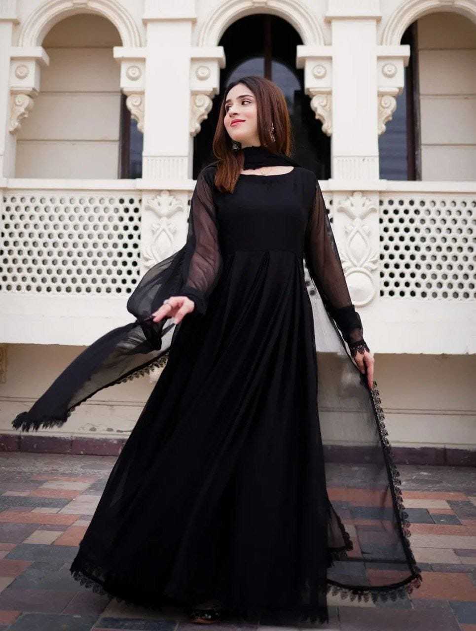BLACK GOWN