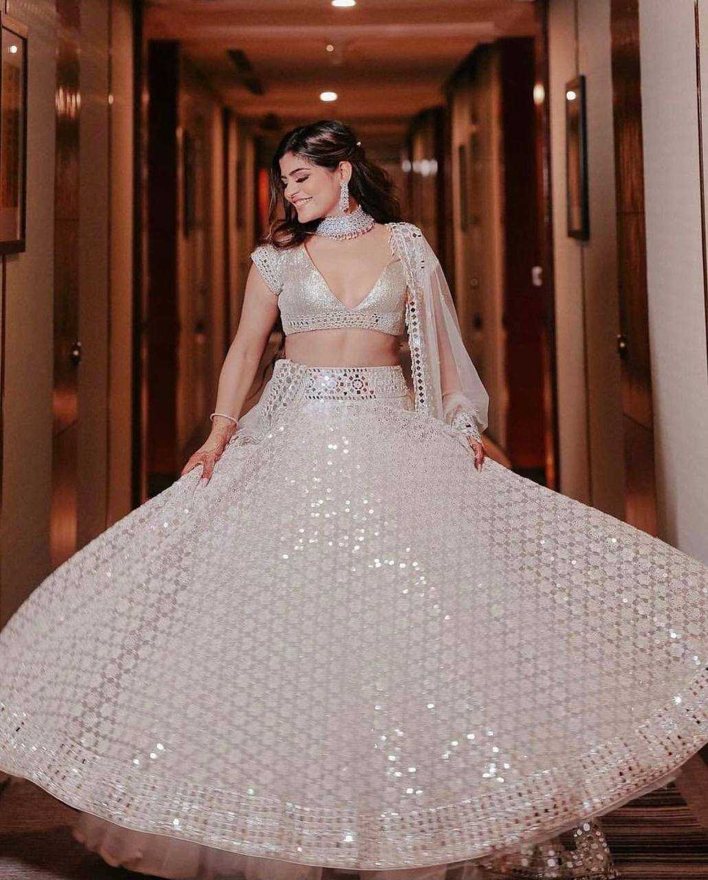 WHITE LEHENGA