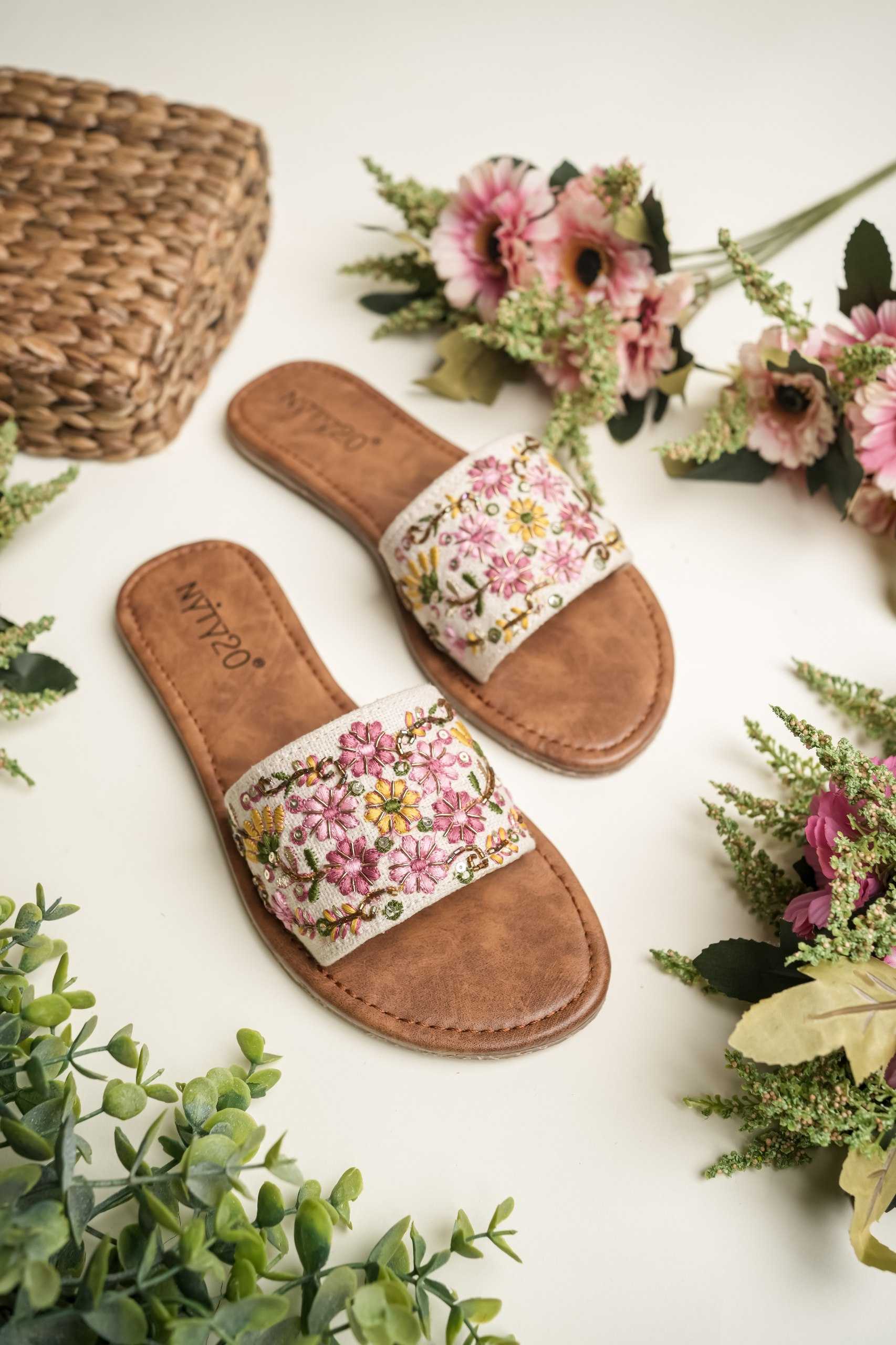ETHNIC LEATHER FLATS