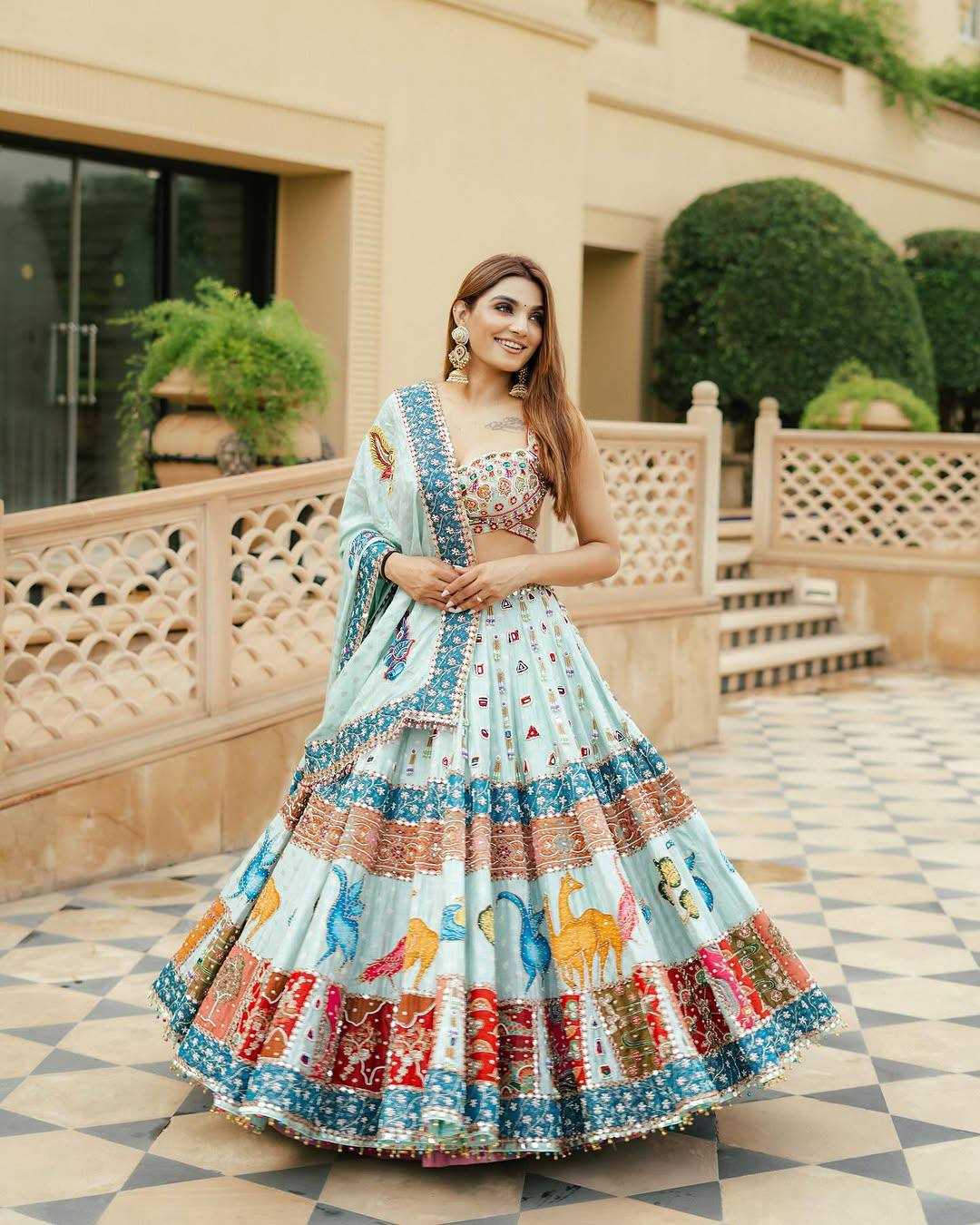 BOLLYWOOD LEHENGA CHOLI