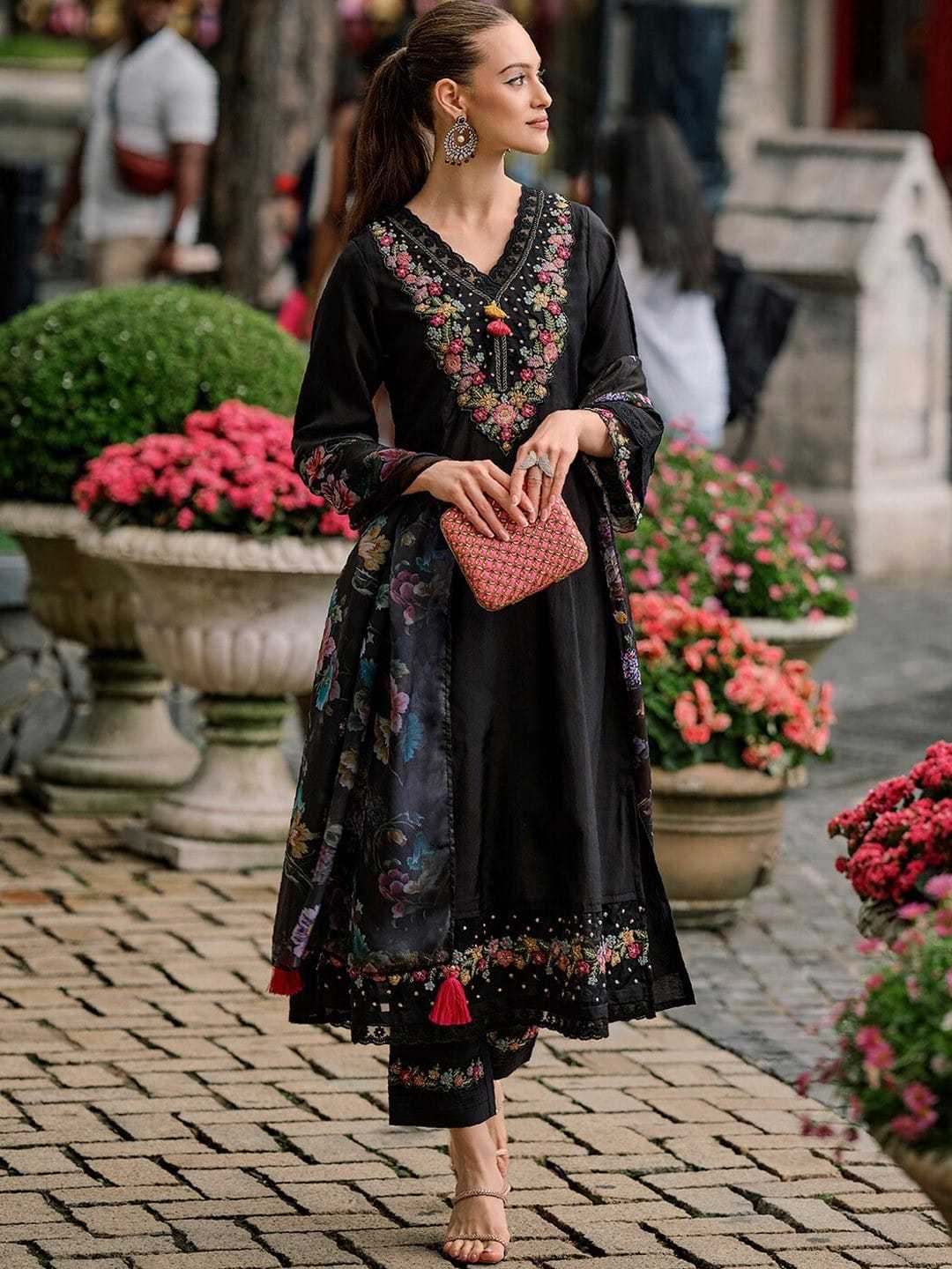 BLACK KURTIS