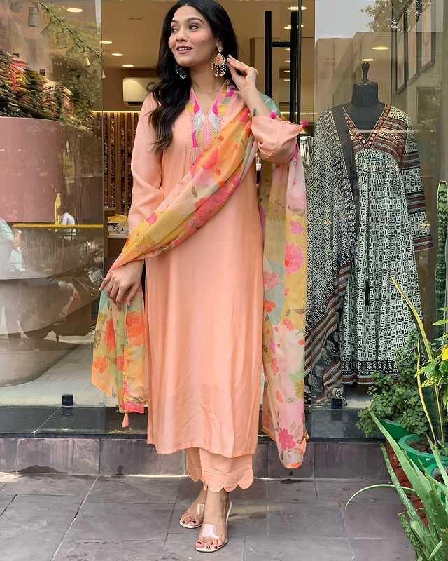 DESIGNER KURTIS